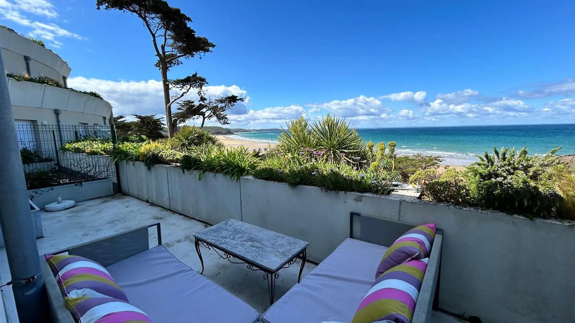 489 - Appart T2 Surplombant La Plage De Caroual. Erquy