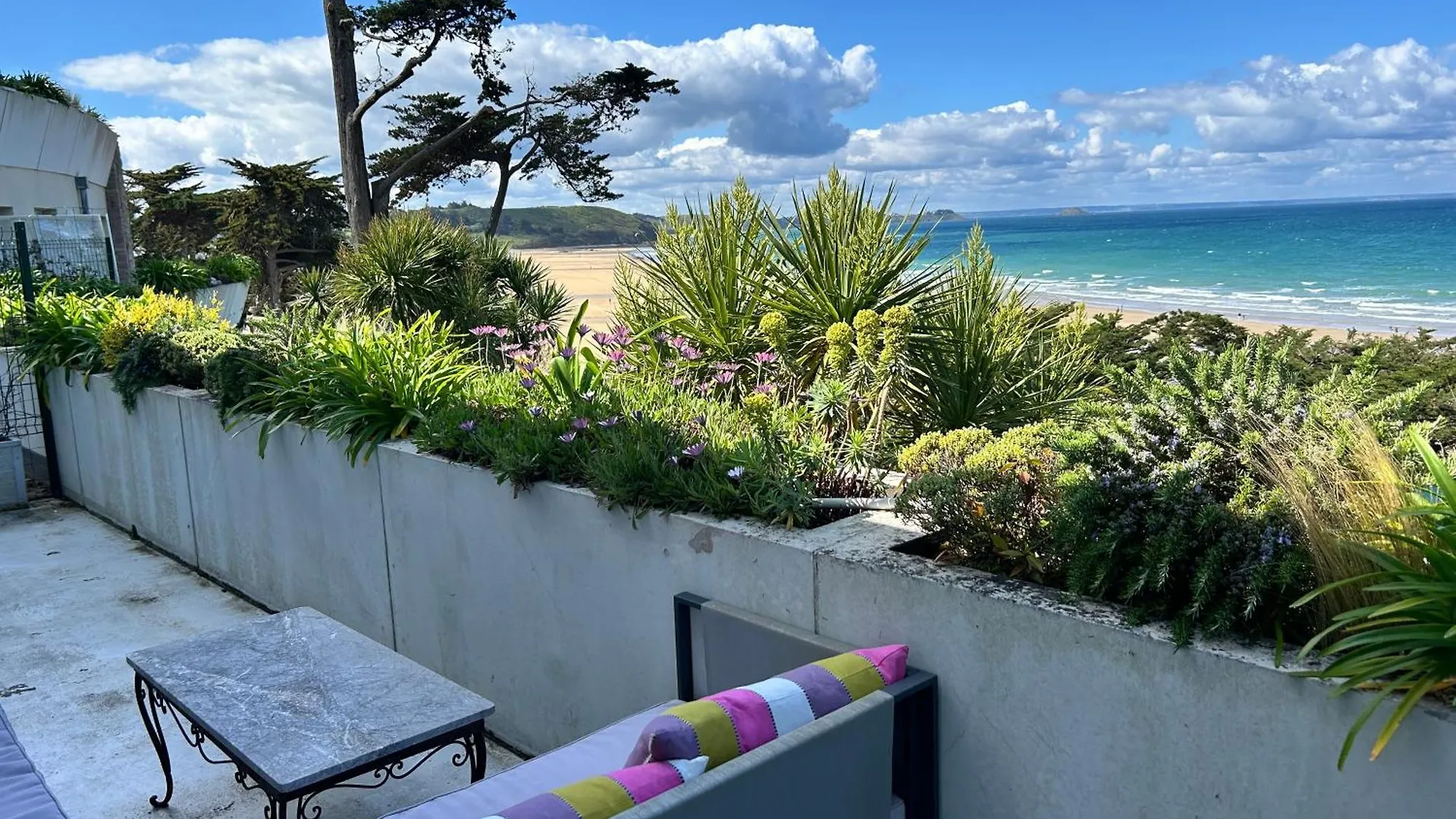 489 - Appart T2 Surplombant La Plage De Caroual. Erquy